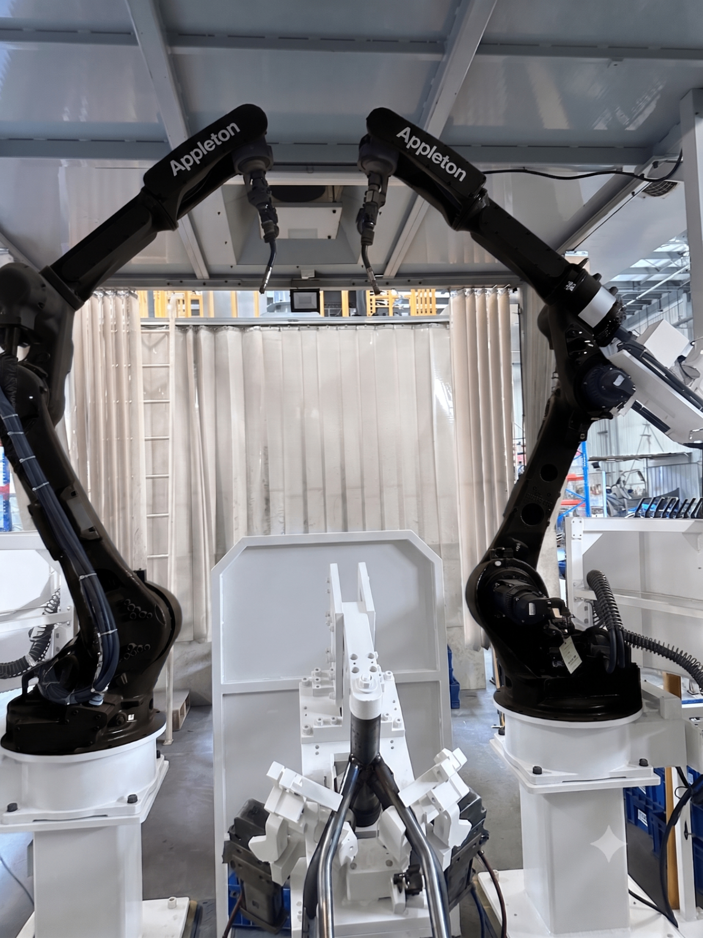 Robotic welding cell